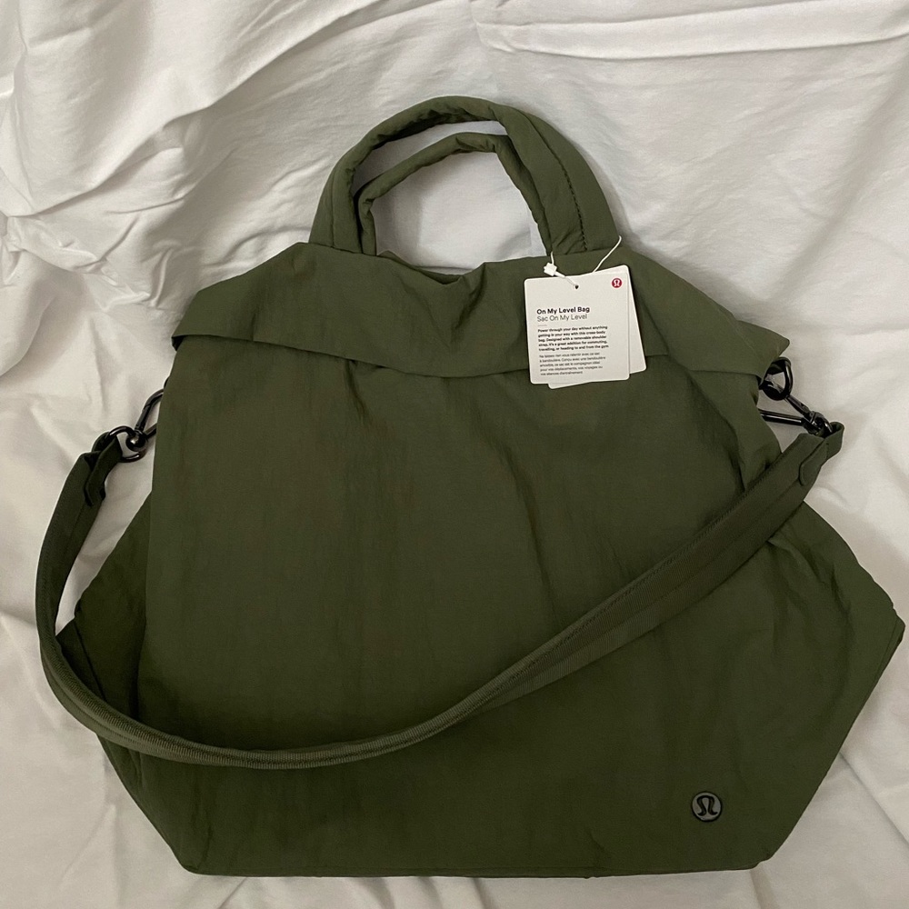 Lululemon On My Level, 19L, medium olive